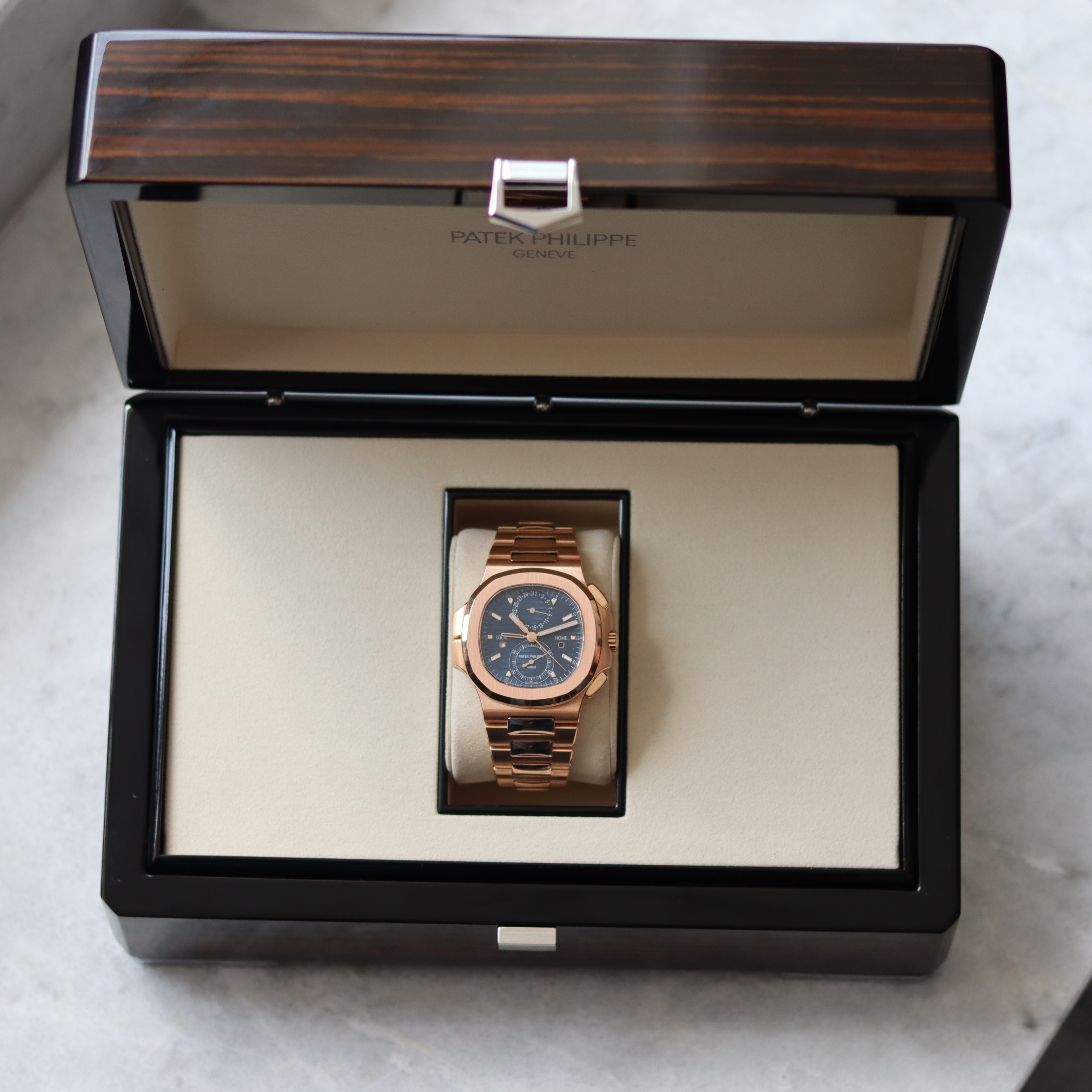 Patek Philippe Nautilus Travel Time Chronograph 2024 fullset